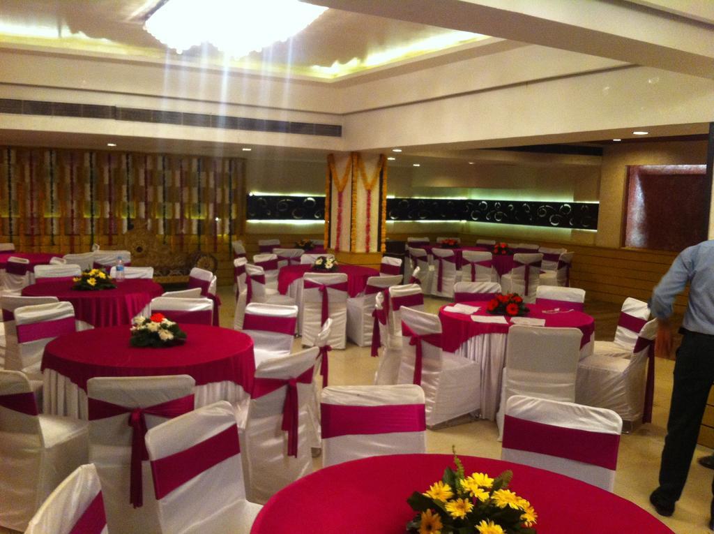 The Rajshahi Palace Hotel Indore Exterior photo