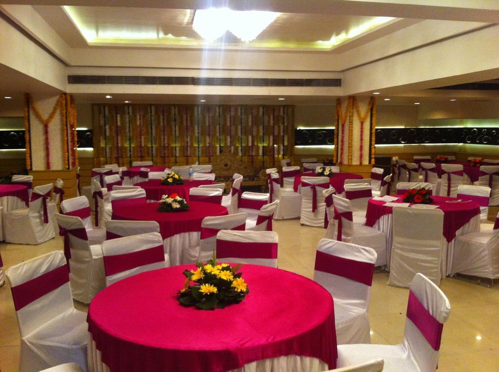 The Rajshahi Palace Hotel Indore Exterior photo