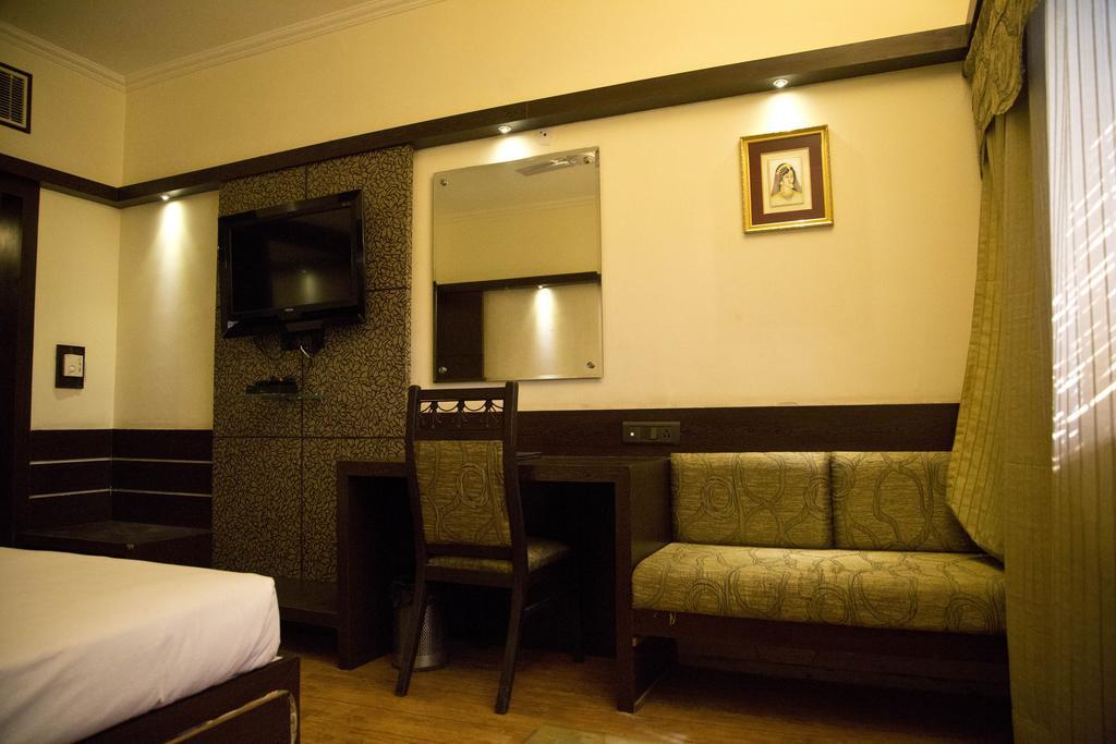 The Rajshahi Palace Hotel Indore Exterior photo