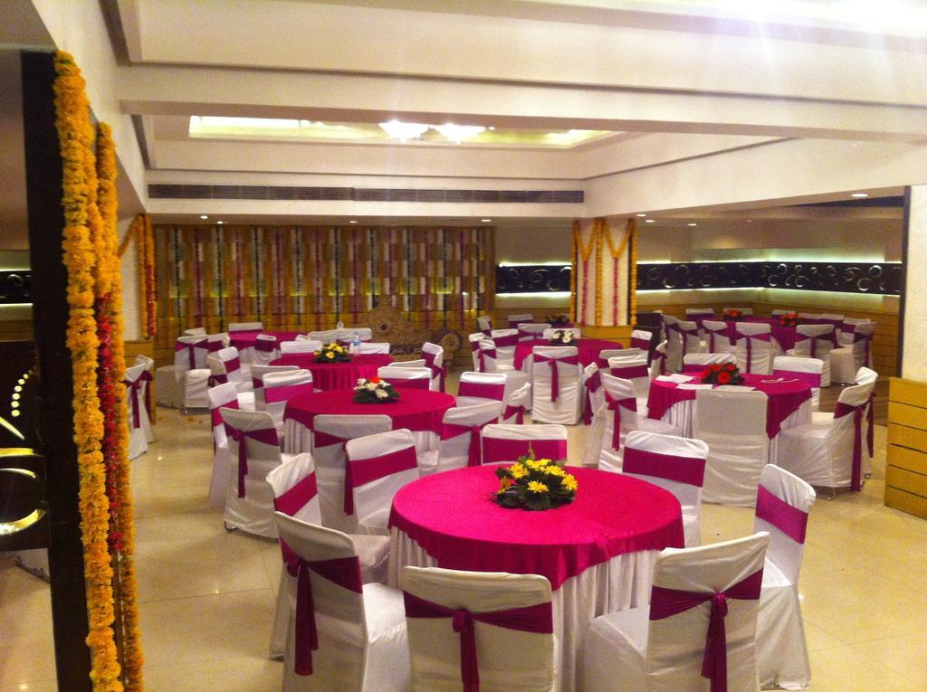 The Rajshahi Palace Hotel Indore Exterior photo