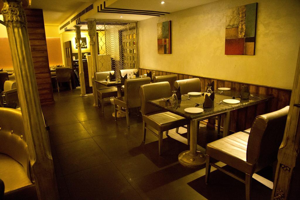 The Rajshahi Palace Hotel Indore Exterior photo