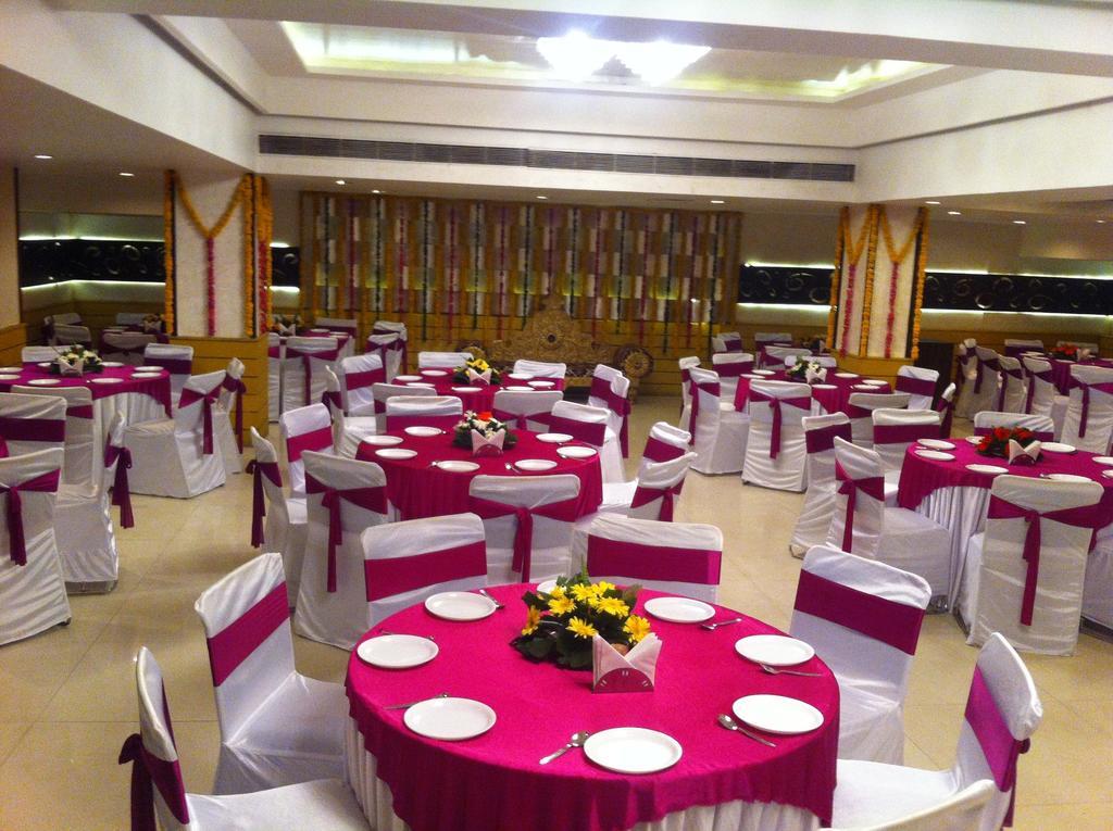 The Rajshahi Palace Hotel Indore Exterior photo