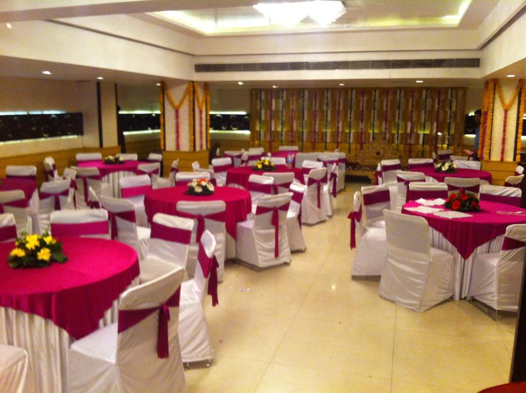 The Rajshahi Palace Hotel Indore Exterior photo
