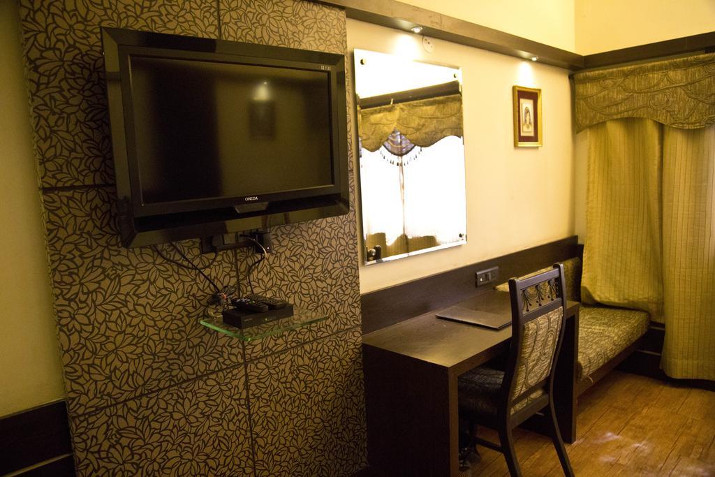The Rajshahi Palace Hotel Indore Exterior photo