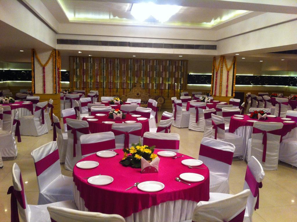 The Rajshahi Palace Hotel Indore Exterior photo