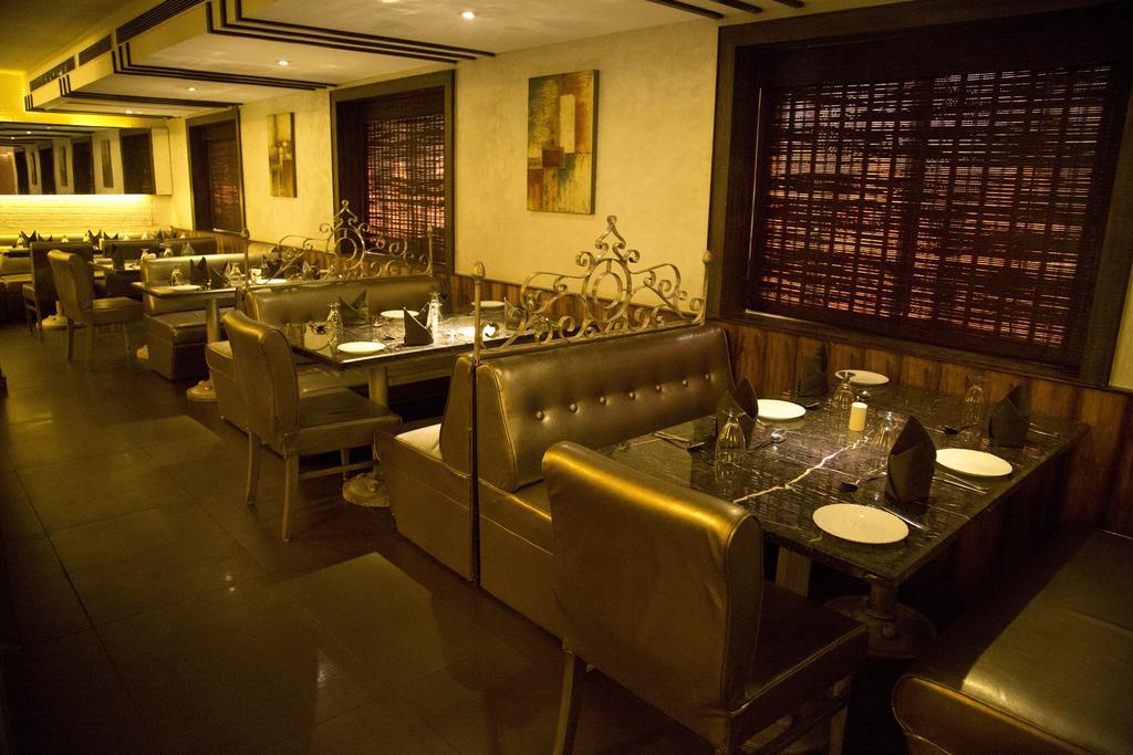 The Rajshahi Palace Hotel Indore Exterior photo