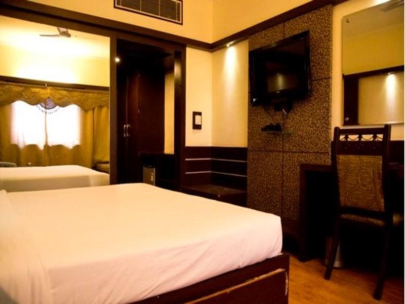 The Rajshahi Palace Hotel Indore Exterior photo